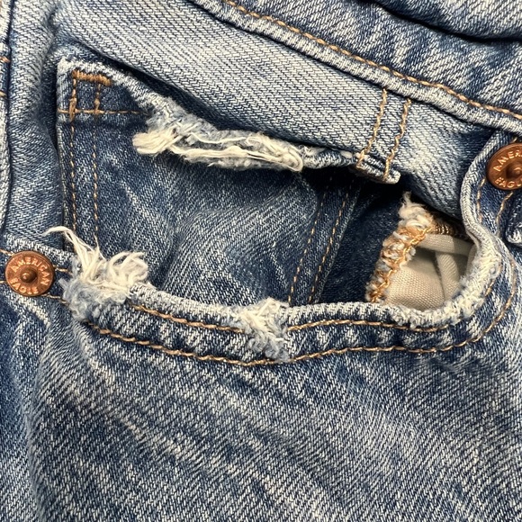 American Eagle Straight Mom High Rise Light Wash Blue Jeans Distressed Pockets 2 - Picture 5 of 16